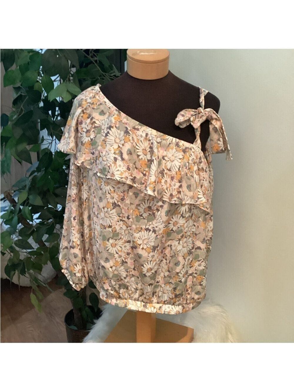 Lauren Conrad floral one shoulder floral blouse Woman’s size 1X
